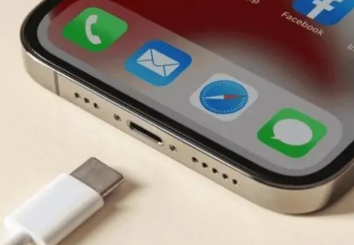 保城镇苹果15维修分享iPhone15改USB-C接口后能和安卓用户互借充电器吗 